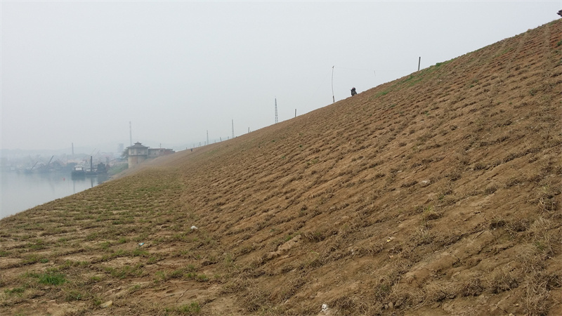 湖南小山建设有限公司,承接水利水电工程,承接河湖疏浚工程,机械设备租赁,建材销售,小山建设